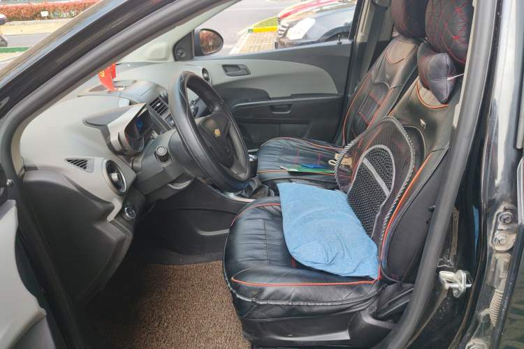 Used Chevrolet Aveo Sonic 2011 Sedan 1.4L MT SL
