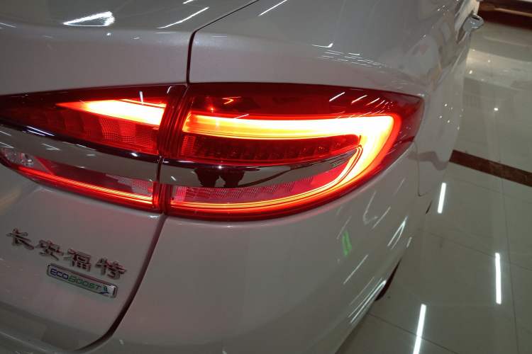 Used Ford Mondeo 2017 EcoBoost 200 Stylish Model Exterior 3