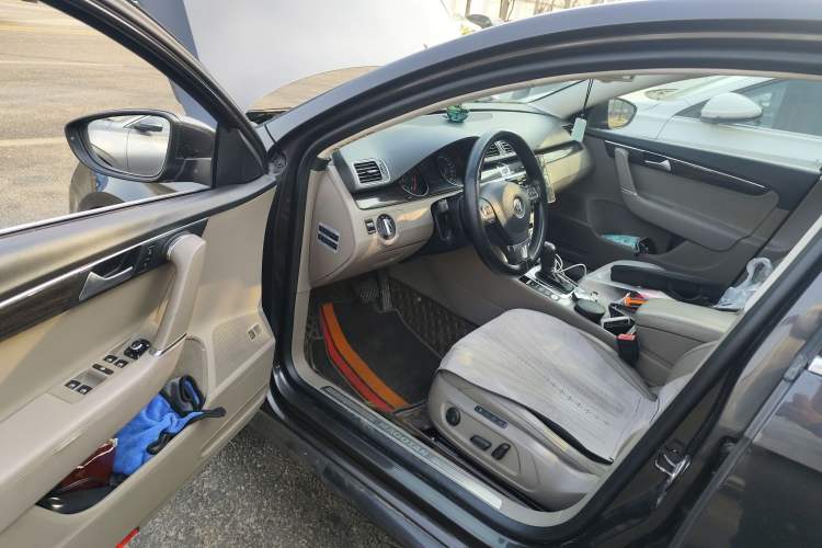 Used Volkswagen Magotan 2012 Facelift 2.0 TSI Prestige Model
