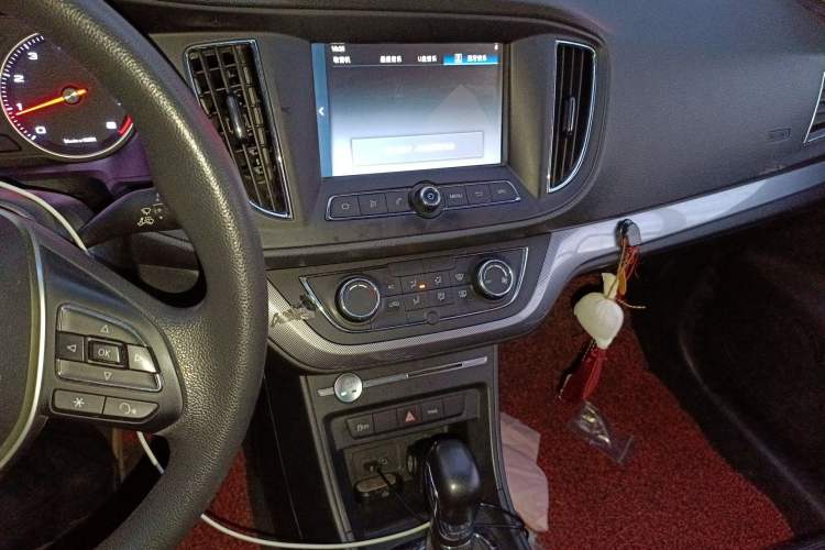 Used Roewe 360 2018 PLUS 1.5L Automatic Luxury Edition Audio And AC Panel