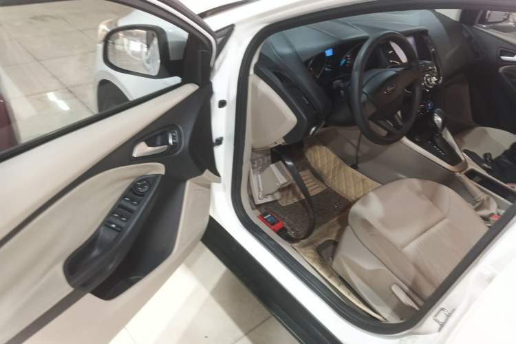 Used Ford Focus 2018 Sedan Classic 1.6L Automatic Comfort Plus Smart Drive Version