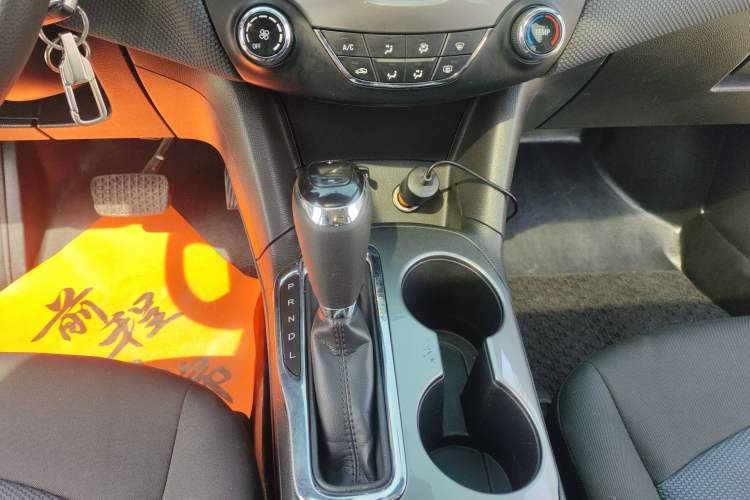 Used Chevrolet Cruze 2017 1.5L Automatic Pioneer Sunroof Edition Gear Lever