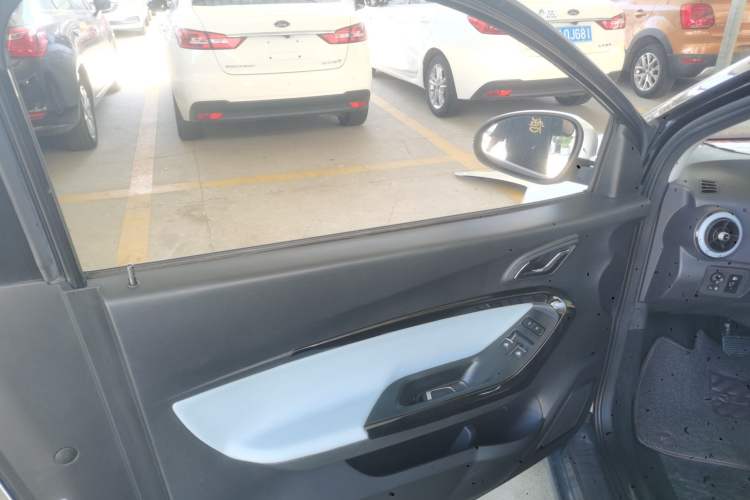 Used Chery New Energy Little Ant 2022 Revised Version Sweet Pink Edition Half-Sugar Version Lithium Iron Phosphate 30.7 kWh 30 kW 301 km