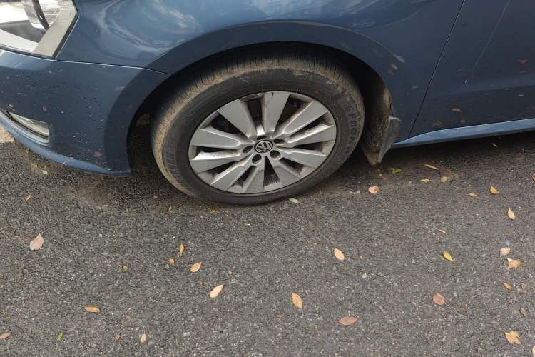 Used Volkswagen Lavida 2013 Revised Version 1.4 TSI DSG Comfort Edition Right Front Wheel Hub