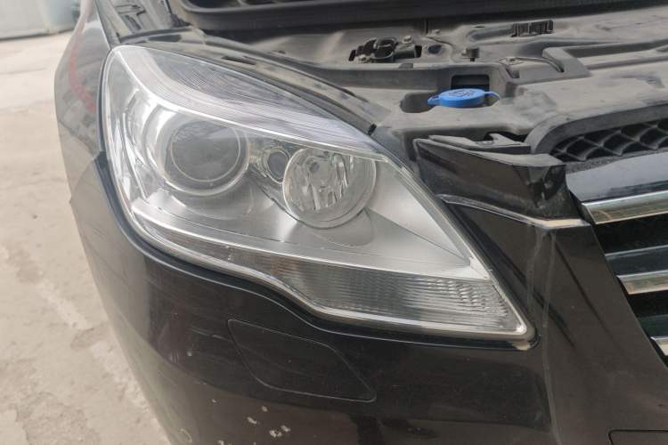 Used Mercedes-Benz R-Class 2015 R 320 4MATIC Luxury Model Right Front Headlight