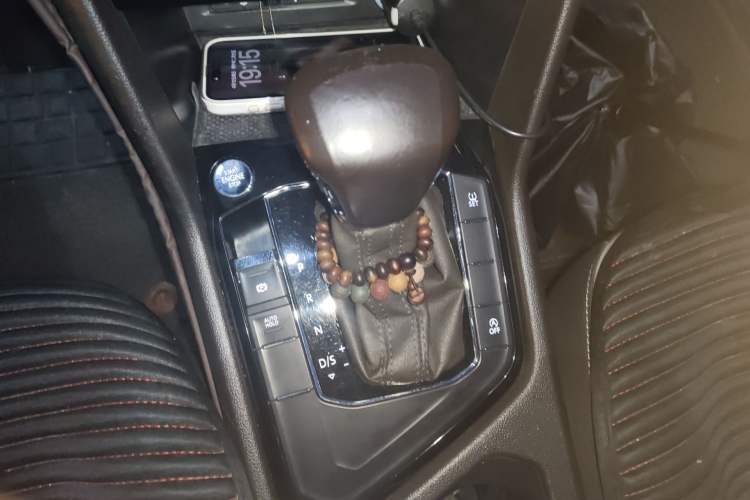 Used Volkswagen Tiguan L 2018 330TSI Automatic Two-Wheel Drive Luxury Edition Gear Lever