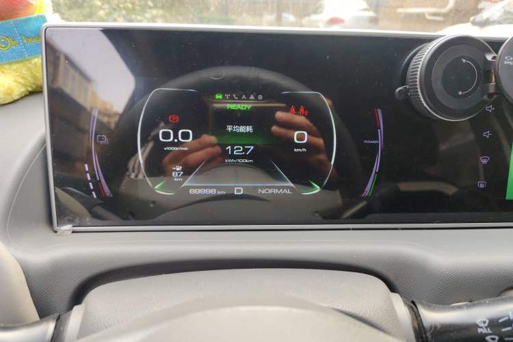 Used ORA White Cat 2022 Upgraded Model 305km Range Luxury Version Lithium-Ion Battery