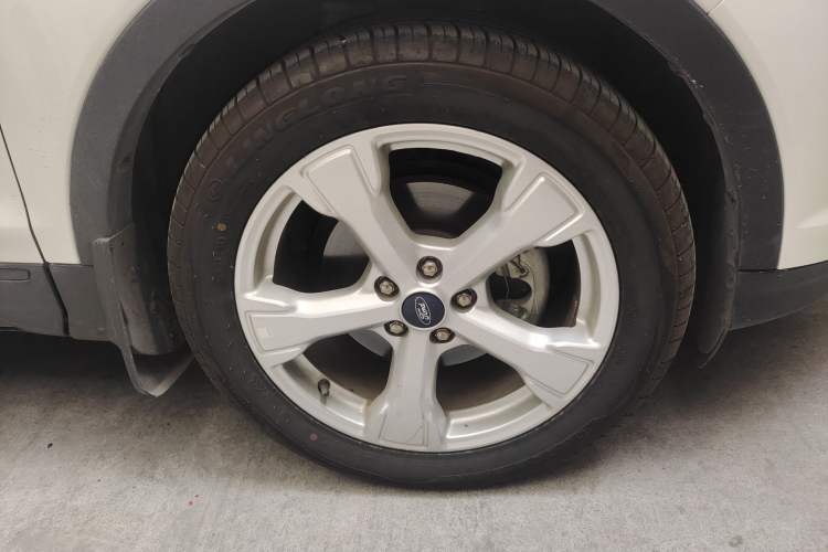 Used Ford Kuga 2017 EcoBoost 180 Two-Wheel-Drive Tiger Leap Model Right Front Wheel Hub