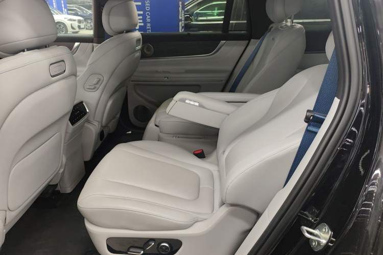 Used Hima AITO M9 2024 Range-Extended Ultra Version 42 kWh 6-Seater Model Left Rear Seat