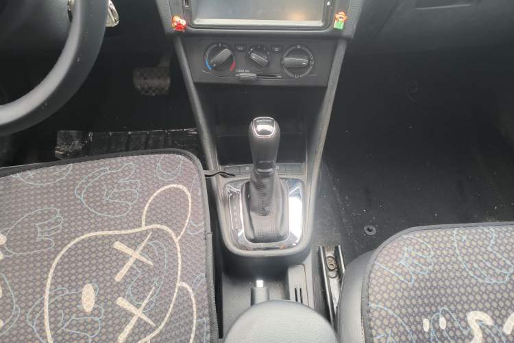Used Skoda Rapid Spaceback 2019 Revised Version 1.5L Automatic Comfort Edition China V Standard Gear Lever
