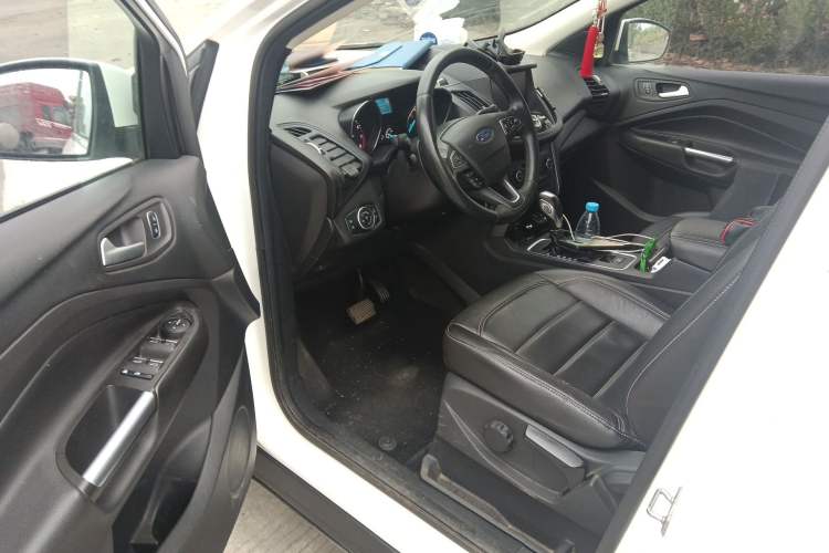 Used Ford Kuga 2018 EcoBoost 180 Two-Wheel-Drive Platinum Edition
