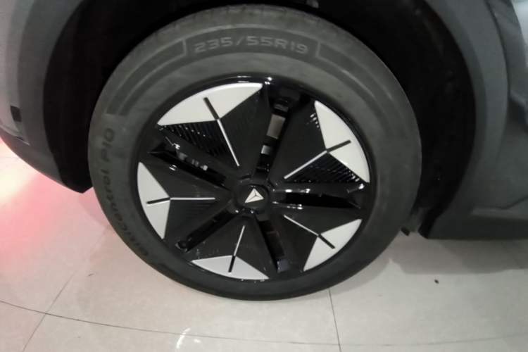 Used Deepal S07 2025 215Max Huawei Qiankun Intelligent Driving ADS SE Range-Extended Version