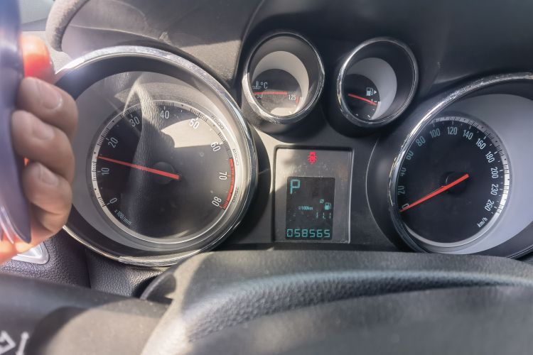 Used Buick Encore 2013 1.4T Automatic Two-Wheel Drive Leading Model Odometer Close Up