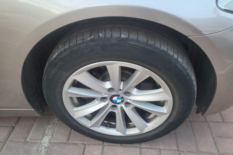 Used BMW 5 Series 2012 523Li Leading Model Right Front Wheel Hub