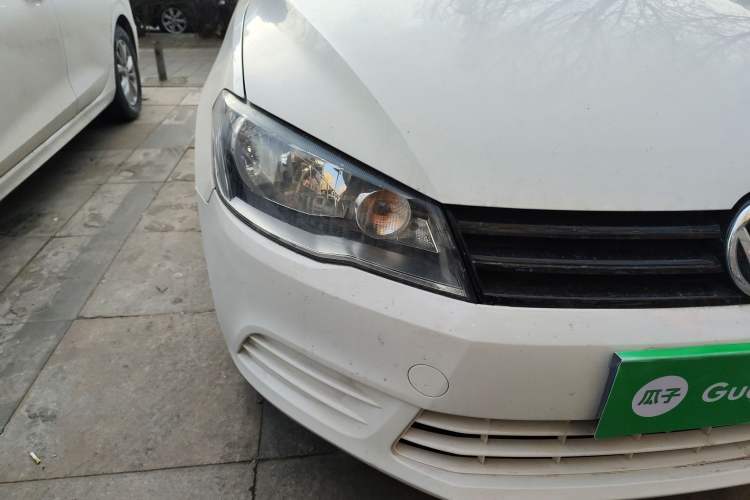 Used Volkswagen Jetta 2015 Value Edition 1.6L Manual Fashionable Style Right Front Headlight