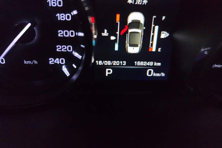 Used Land Rover Discovery Sport 2015 2.0T SE Odometer Close Up