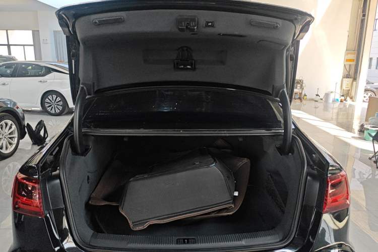 Used Audi A6L 2018 35 TFSI Collector's Edition Trunk