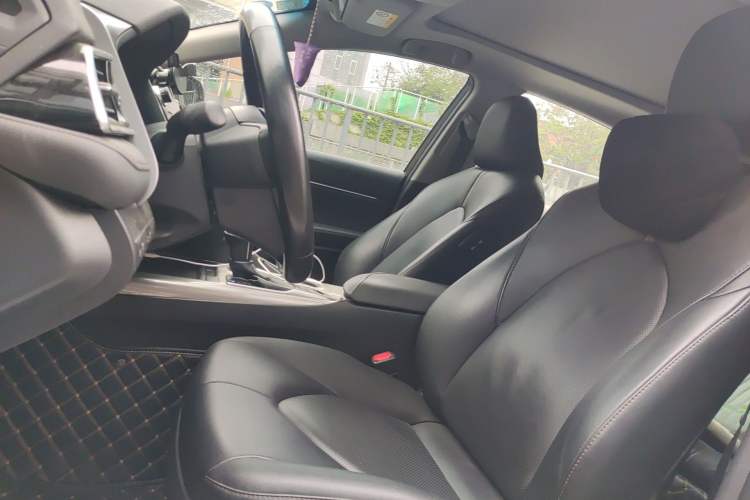 Used Toyota Camry 2018 Dual-Engine 2.5 HG Luxury Edition Left Front Seat