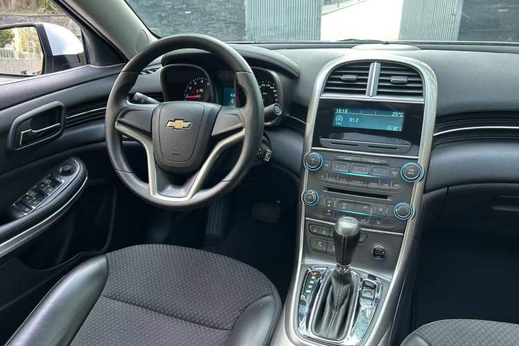 Used Chevrolet Malibu 2014 1.6T Automatic Comfort Edition Steering Wheel