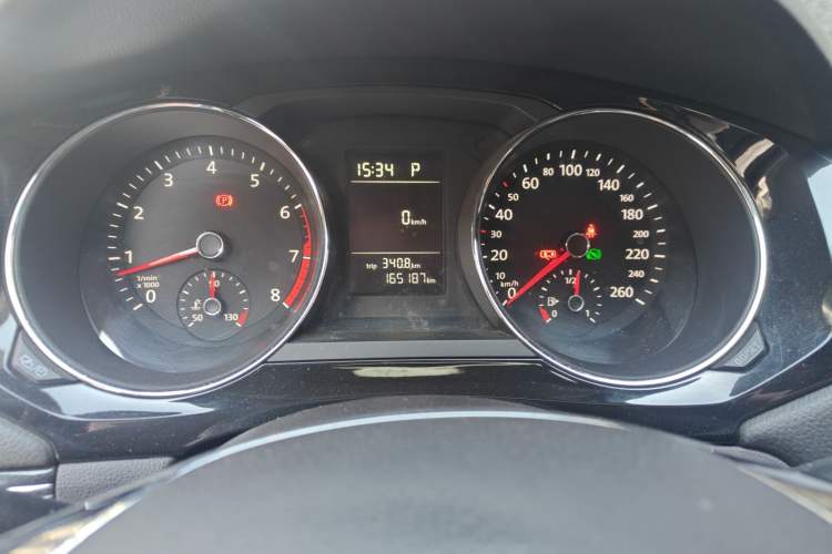 Used Volkswagen Sagitar 2017 230TSI Automatic Comfort Version Instrument Cluster