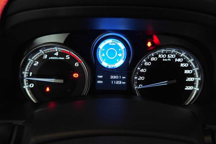 Used Isuzu D-MAX 2020 1.9T 4x4 Manual Comfort Version China VI Standard RZ4E Hi-Power
