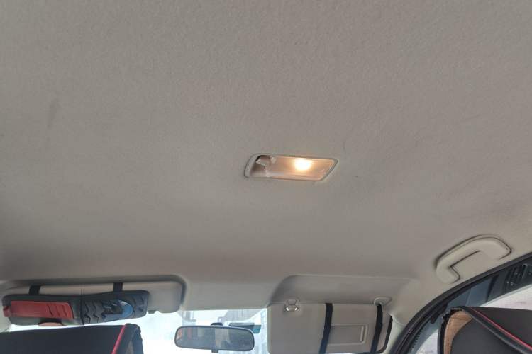 Used Nissan Livina 2010 Jingrui Edition 1.6L Manual Standard Model Headliner