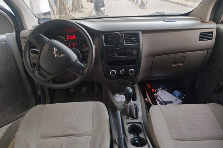 Used Wuling Rongguang V 2016 1.5L Practical Version Non-Power-Assisted