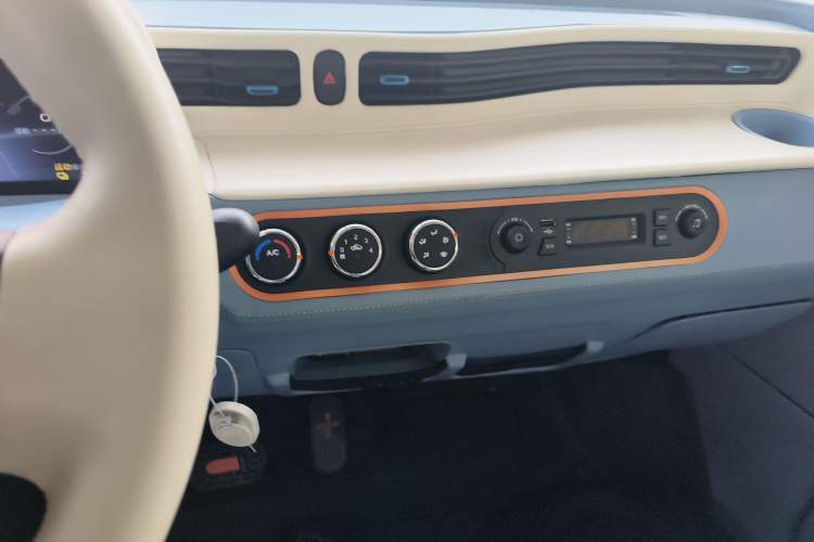 Used Wuling Hongguang MINIEV 2022 Zizai Version Lithium Iron Phosphate Audio And AC Panel