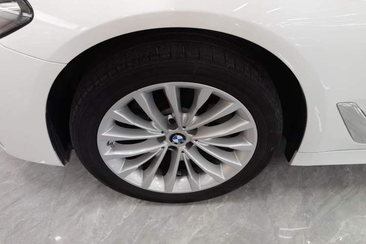 Used BMW 5 Series 2021 Updated Version 525Li Luxury Package Left Front Wheel Hub