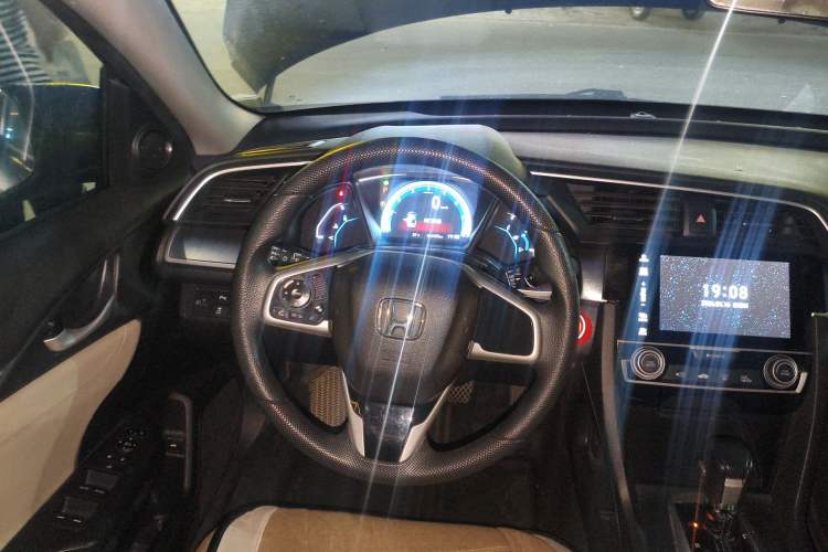 Used Honda Civic 2016 220TURBO CVT Luxury Edition
