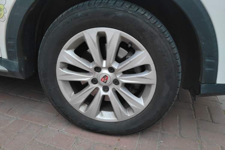 Used Roewe RX5 2016 Revised Version 20T Two-Wheel Drive Manual Transmission Luxury Edition
