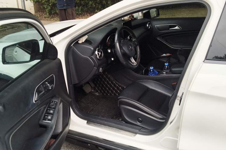 Used Mercedes-Benz GLA 2018 GLA 220 4MATIC Sport Edition Driver Seat