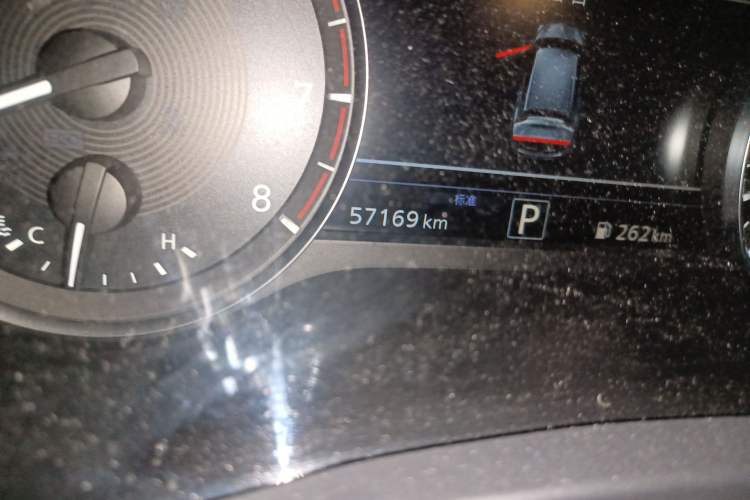 Used Infiniti QX50 2018 2.0T Four-Wheel Drive Luxury Edition Odometer Close Up