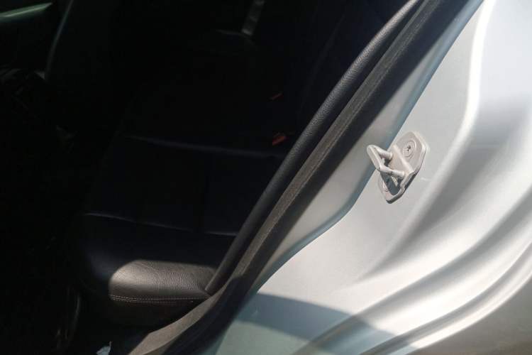 Used Mercedes-Benz C-Class 2015 C 200 station wagon Left Rear Seat