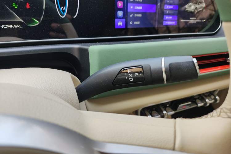 Used ORA Good Cat 2023 401 km Standard Range Luxury Version Lithium Iron Phosphate