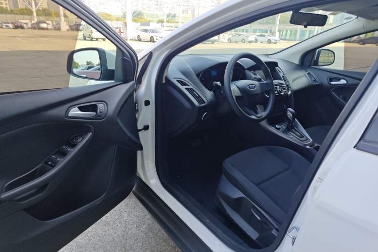 Used Ford Focus 2018 Hatchback Classic 1.6L Automatic Comfort Plus SmartDrive Edition