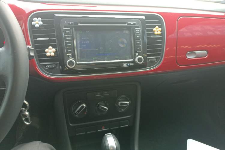 Used Volkswagen Beetle 2015 180TSI model
