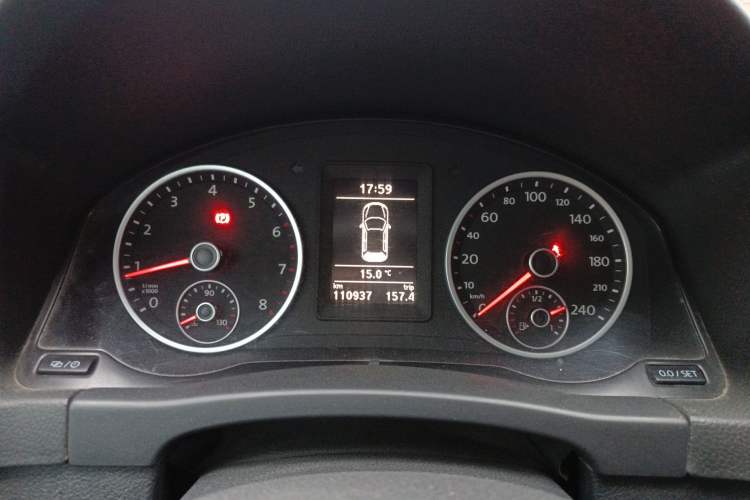 Used Volkswagen Tiguan 2015 1.8TSI Manual Two-Wheel-Drive Limited Edition Instrument Cluster