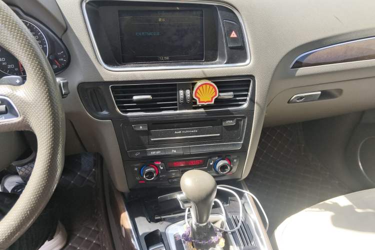 Used Audi Q5  Audio And AC Panel