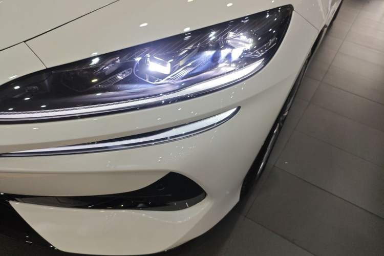 Used Denza Z9 2024 1100 km All-Wheel-Drive Ultra Version