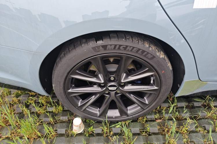 Used Cadillac CT5 2025 28T Track Performance Edition + Peak Track Optional Package Right Rear Wheel Hub