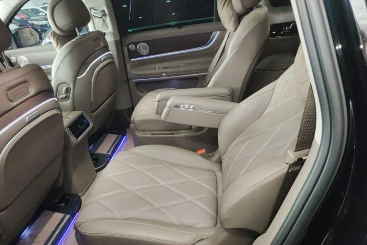 Used Hima AITO M9 2025 Extended-Range Ultra Version 52 kWh 6-Seater Left Rear Seat