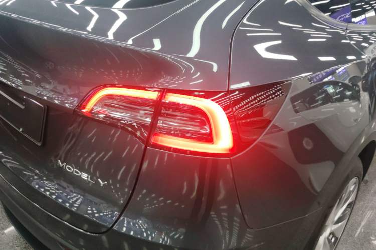 Used Tesla Model Y 2023 Long-Range All-Wheel-Drive Version Exterior 3