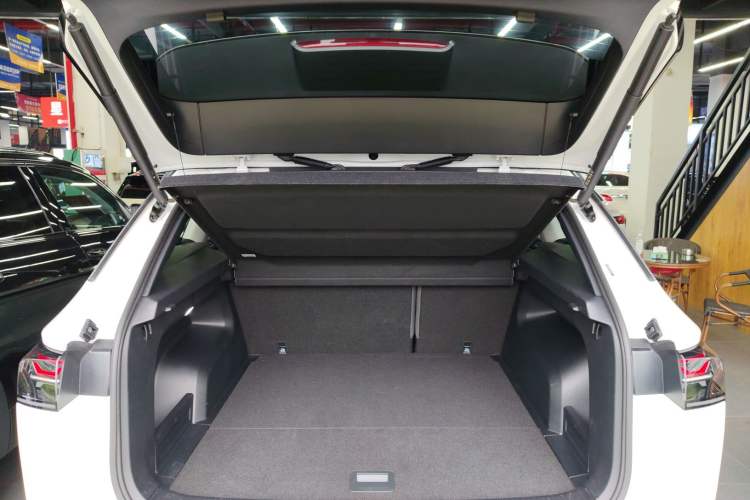 Used Volkswagen Tavendor 2023 380TSI Four-Wheel Drive R-Line Cruise Edition Trunk