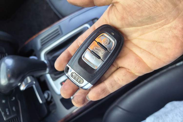 Used Audi A4L 2012 2.0 TFSI automatic Comfort trim level