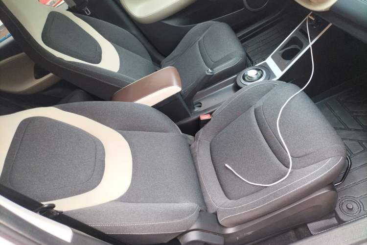 Used Wuling Bingo 2023 203km Light Edition Right Front Seat