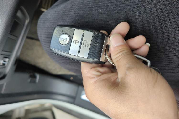 Used Land X7 2015 2.0T Panoramic Prestige Edition
