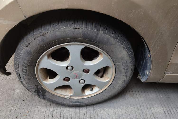 Used Wuling Hongguang 2010 1.4L Comfort Version Right Front Wheel Hub