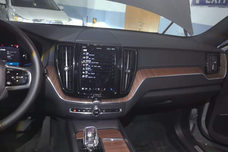 Used Volvo XC60 New Energy 2023 T8 Plug-in Hybrid Long-Range All-Wheel Drive Smart & Luxurious Enjoyment Edition Audio And AC Panel