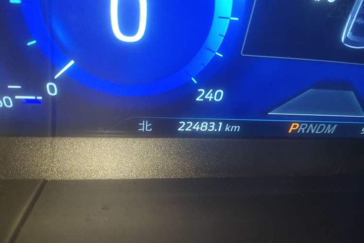 Used Ford Escape 2020 EcoBoost 245 Four-Wheel Drive ST-LINE Deluxe Edition Odometer Close Up